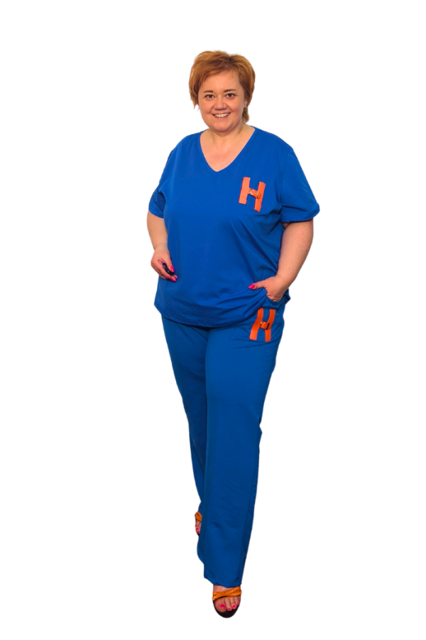 Plus size tepláková súprava s oranžovou nášivkou H - modrá